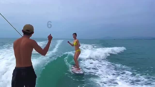 杭州一对新婚夫妻设计礼金互免卡送朋友，收取婚宴礼金的本意是什么？游戏画面